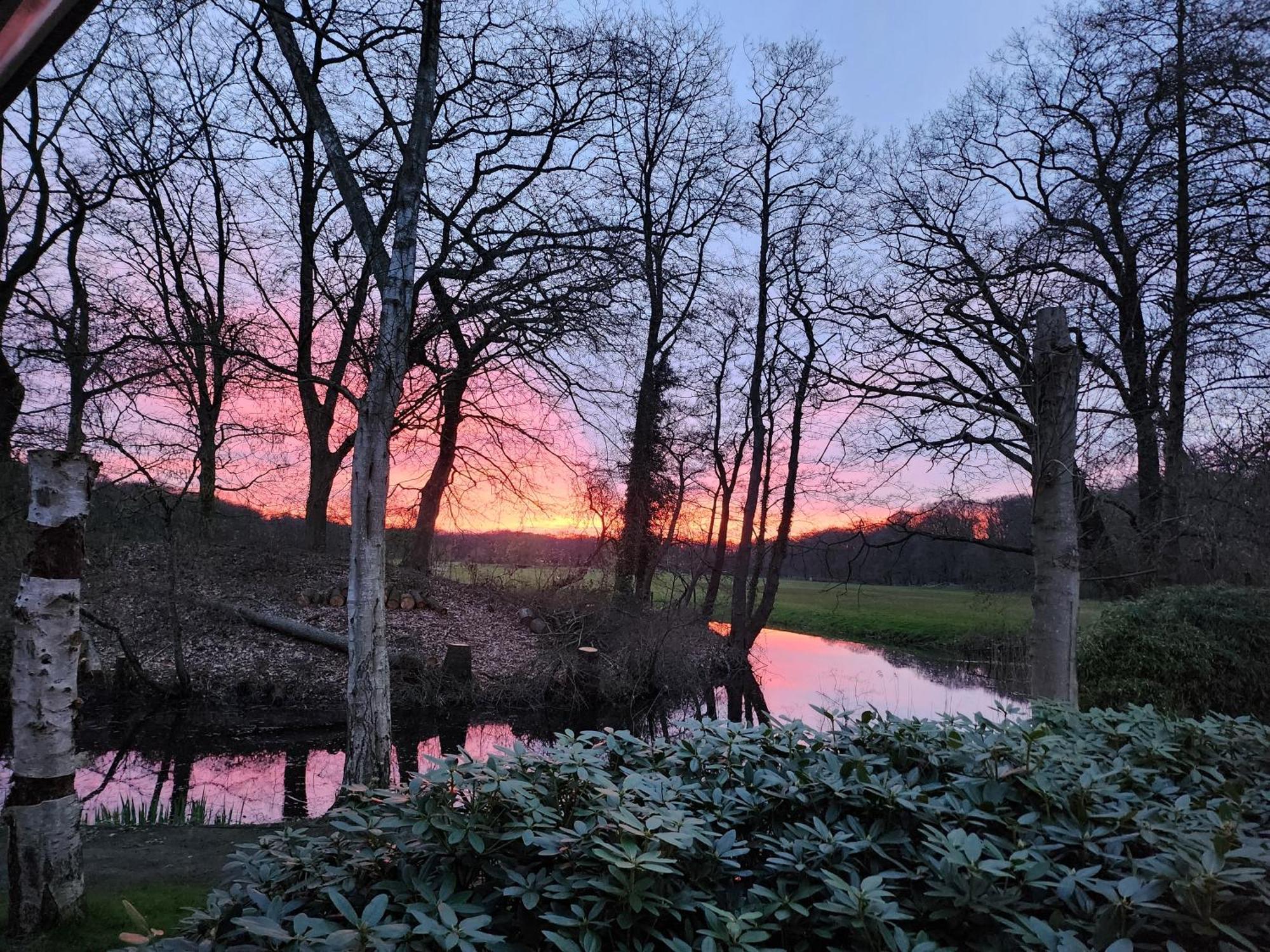 Bed and Breakfast Huize Koempoelan Naarden Exteriér fotografie